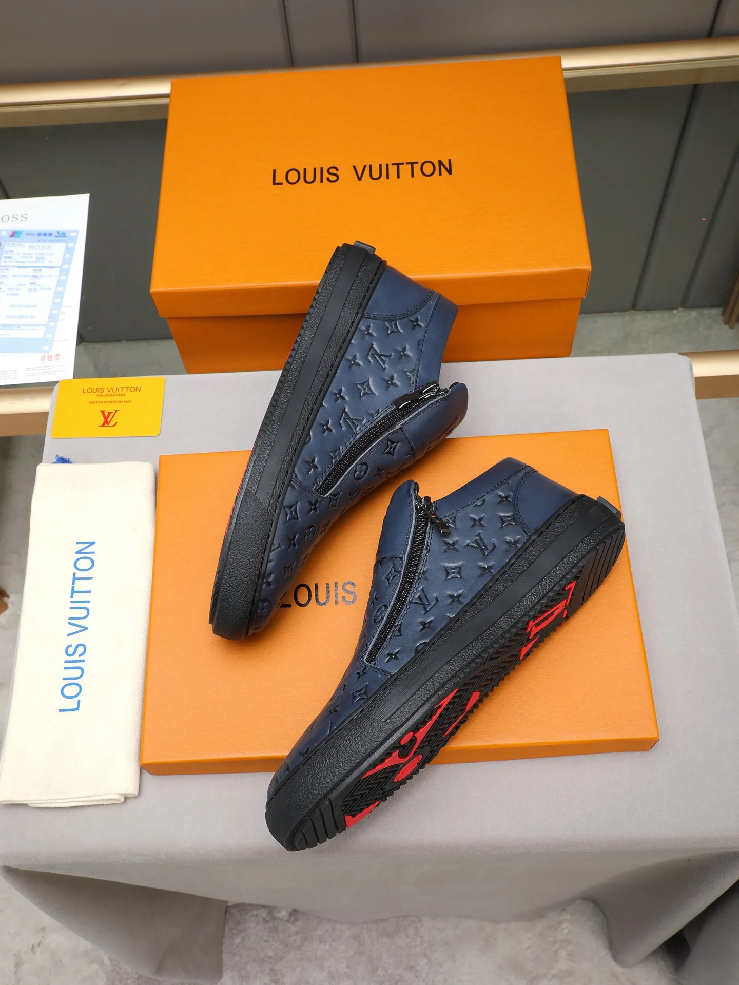 The main recommended model👍👍👍PP440 is the new LOUIS VUITTON [Luden Yiwei]——LV upper [Lv]🇮🇹Imported first-layer cowhide embossed🇩🇪Breathable sheep lining ➕Non-slip and wear-resistant outsole. Every man's identity is reflected in his elegant and stable upper shoes🚶🏻🚶🏻📯 No matter the wind or rain, the shoe last remains unchanged and can stand the test of time🔍️. ——Code number: 38-44 (45 can be customized)